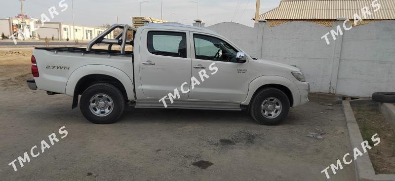 Toyota Hilux 2012 - 260 000 TMT - Мары - img 4