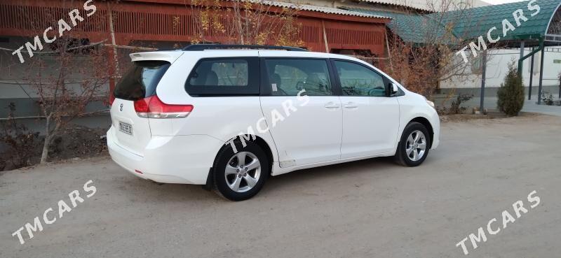 Toyota Sienna 2010 - 235 000 TMT - Daşoguz - img 2