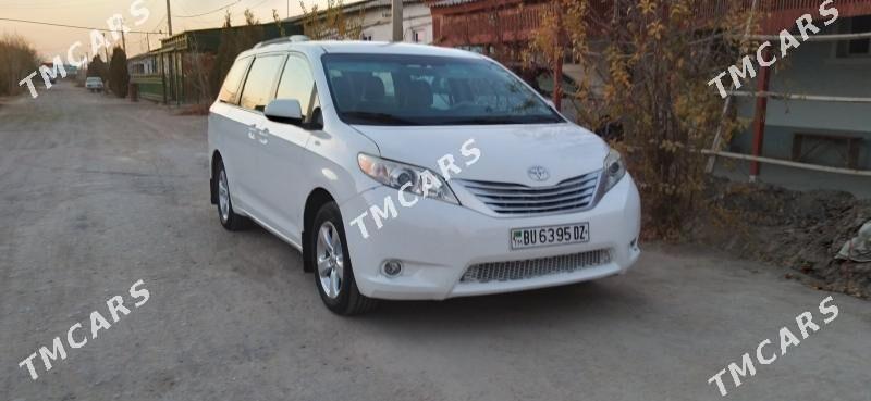 Toyota Sienna 2010 - 235 000 TMT - Daşoguz - img 4