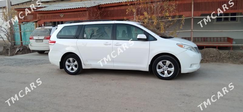 Toyota Sienna 2010 - 235 000 TMT - Daşoguz - img 5