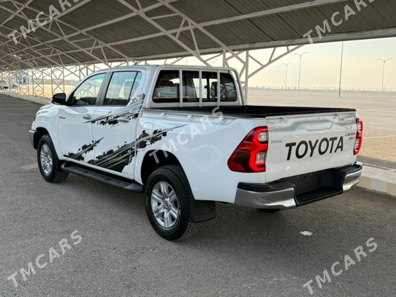 Toyota Hilux 2021 - 555 000 TMT - Ашхабад - img 4