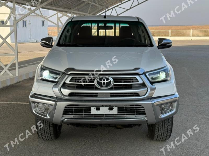 Toyota Hilux 2021 - 555 000 TMT - Ашхабад - img 2