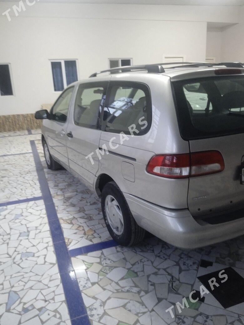 Toyota Sienna 2001 - 125 000 TMT - Çärjew - img 3