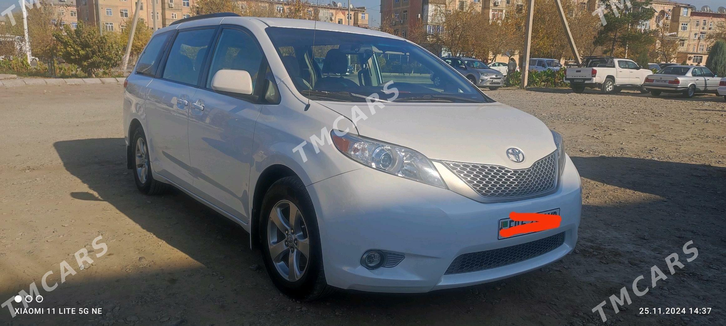 Toyota Sienna 2012 - 280 000 TMT - Мары - img 2