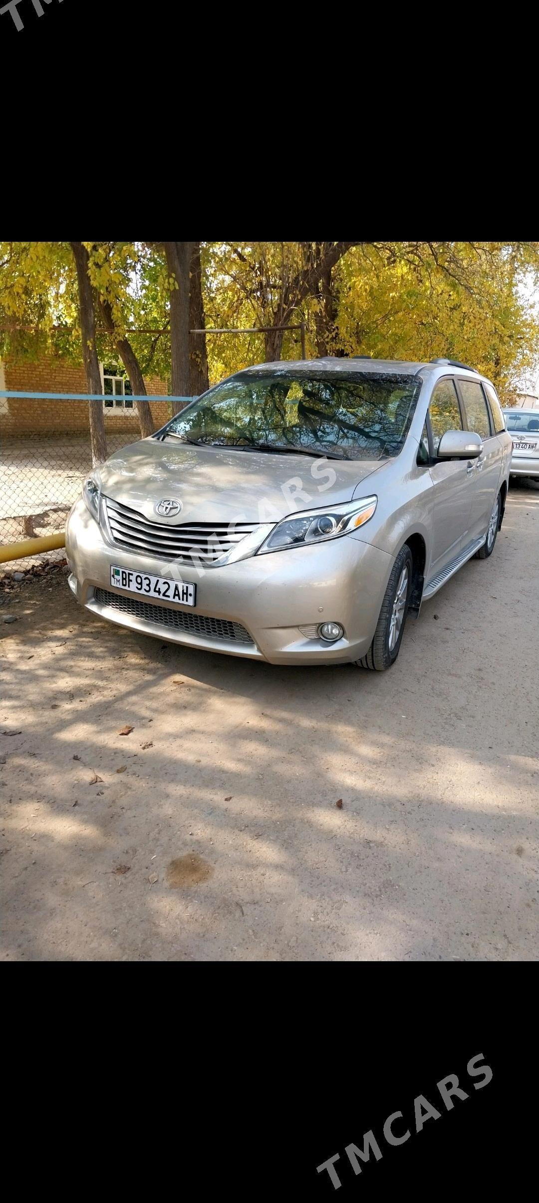 Toyota Sienna 2017 - 500 000 TMT - Бекреве - img 4