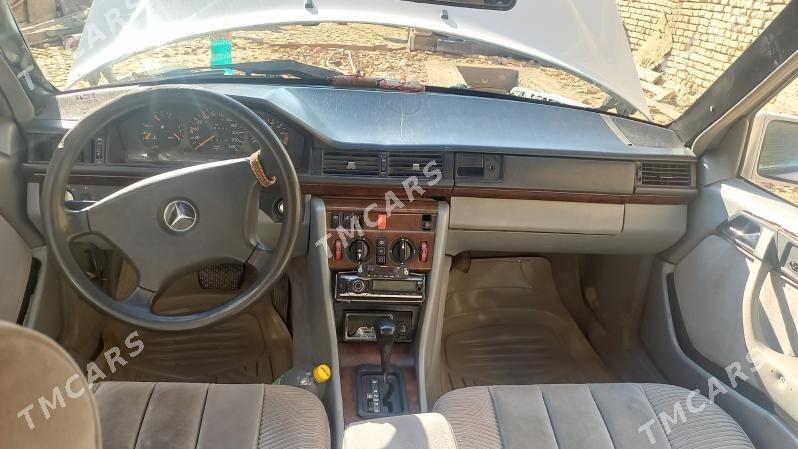 Mercedes-Benz E280 1992 - 30 000 TMT - Байрамали - img 3