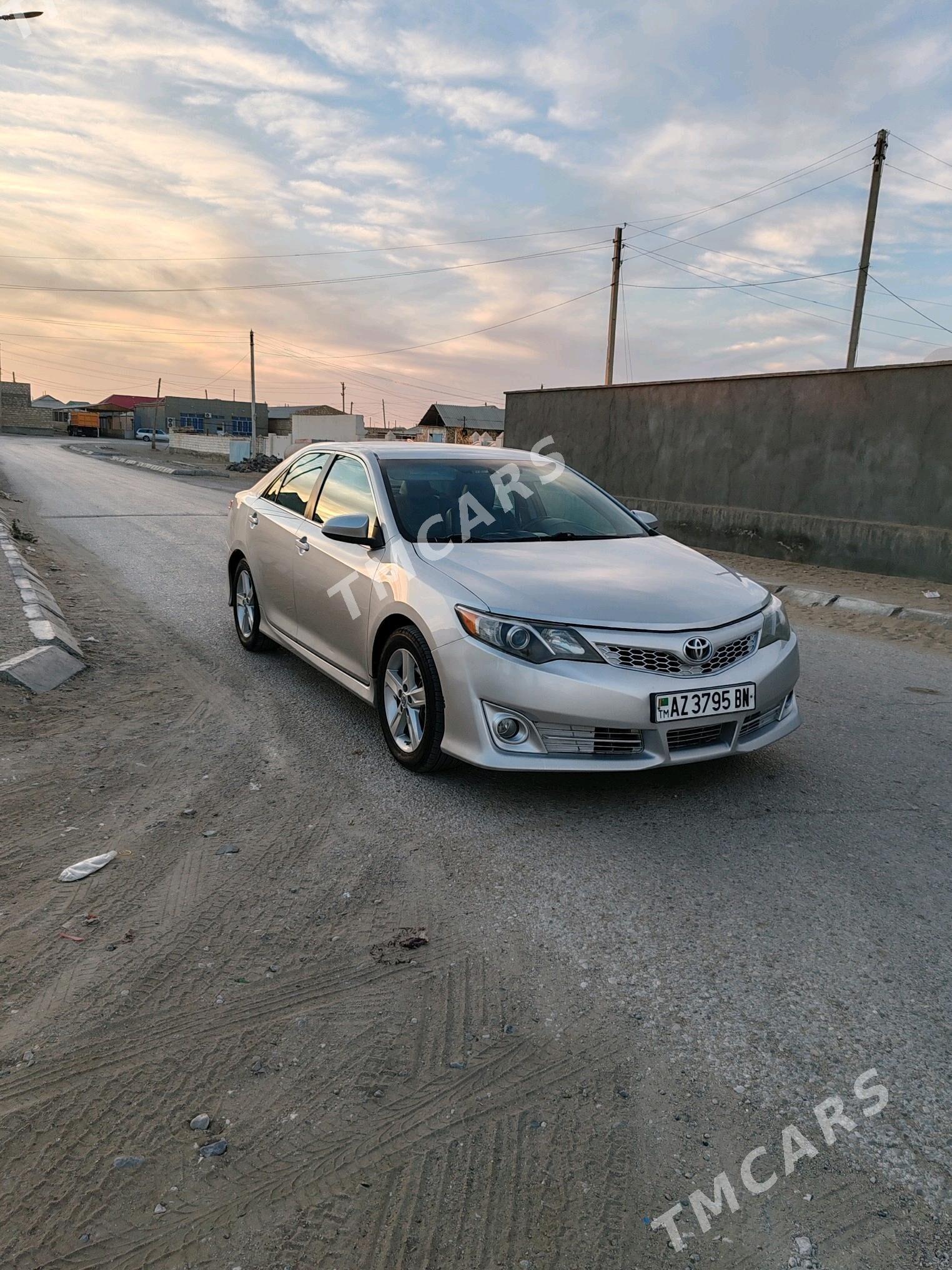 Toyota Camry 2013 - 190 000 TMT - Гумдаг - img 6