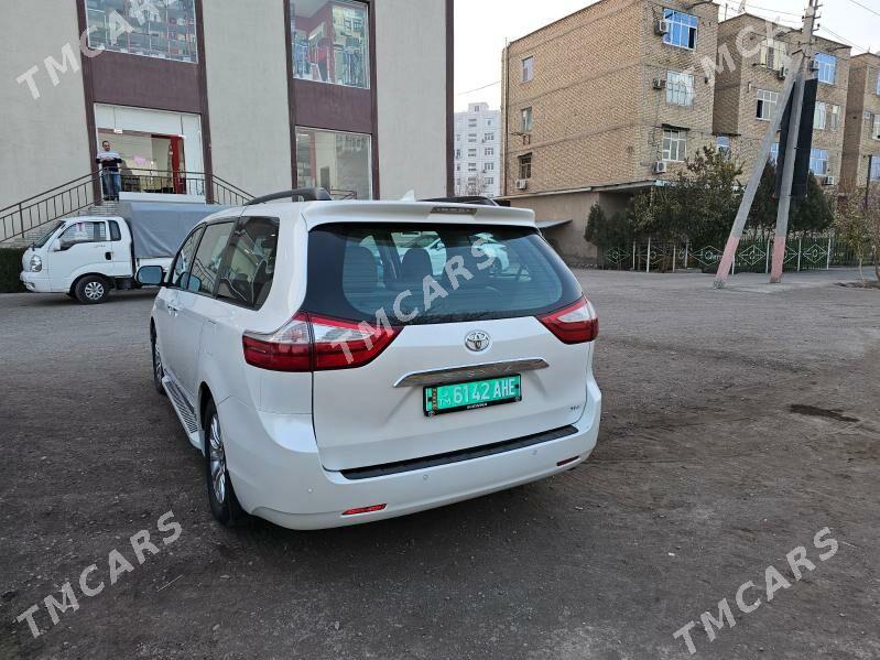 Toyota Sienna 2018 - 400 000 TMT - Дашогуз - img 4