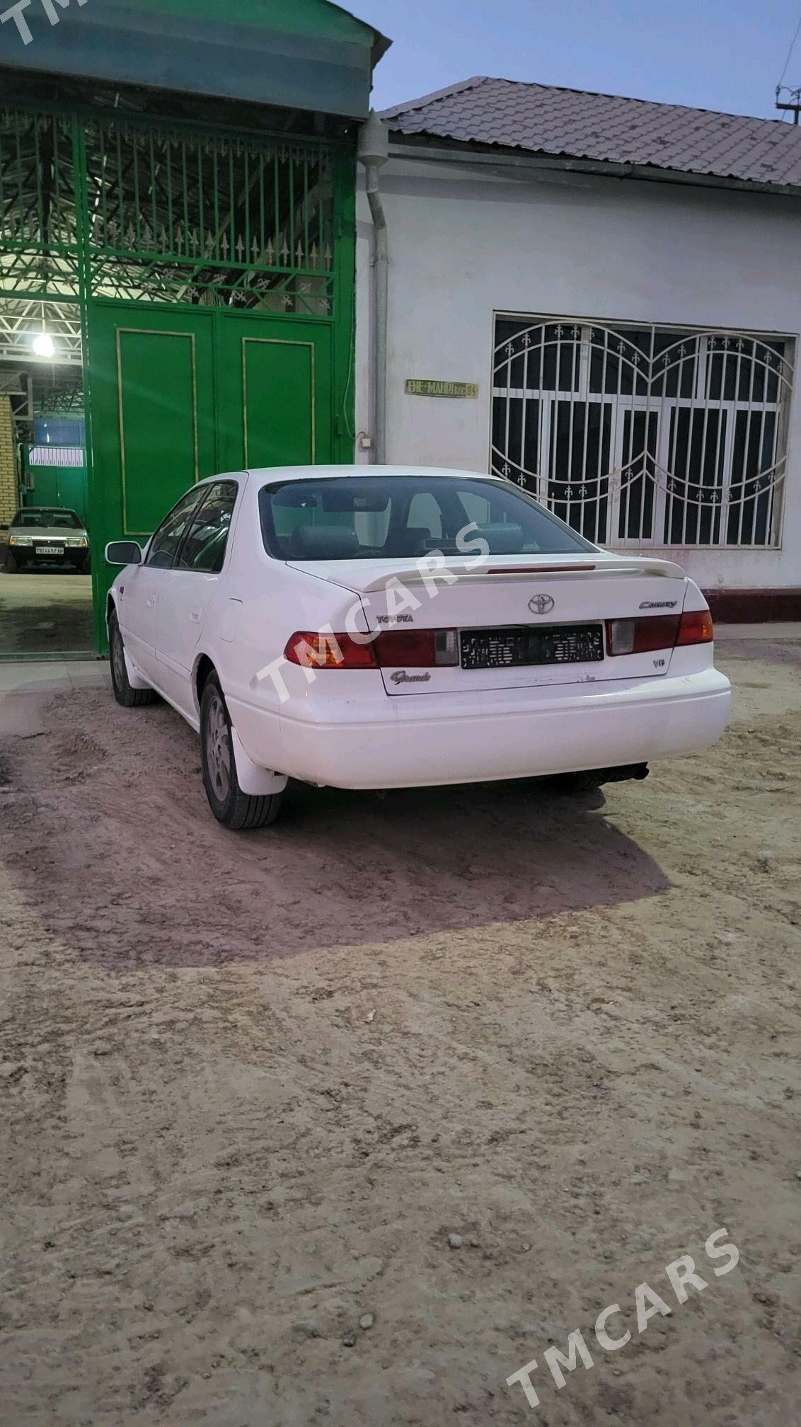 Toyota Camry 1999 - 125 000 TMT - Теджен - img 2