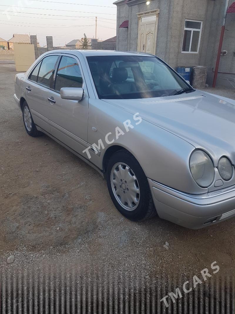 Mercedes-Benz E320 1999 - 90 000 TMT - Балканабат - img 3