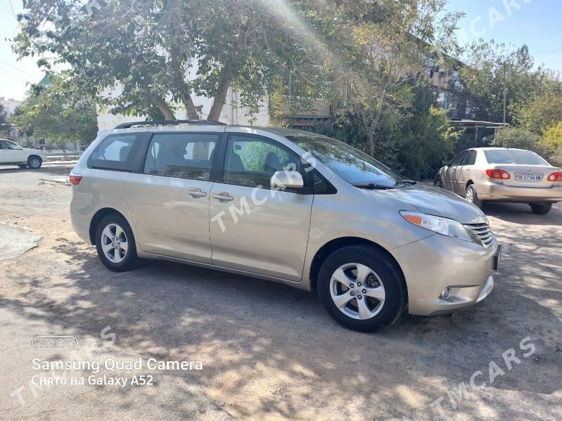 Toyota Sienna 2017 - 290 000 TMT - Туркменбаши - img 5