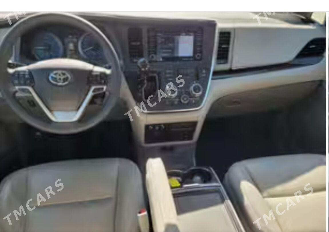 Toyota Sienna 2018 - 450 000 TMT - Туркменбаши - img 2