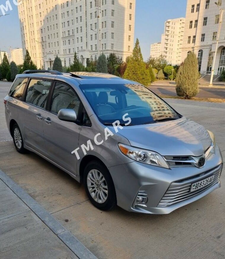 Toyota Sienna 2018 - 450 000 TMT - Туркменбаши - img 7