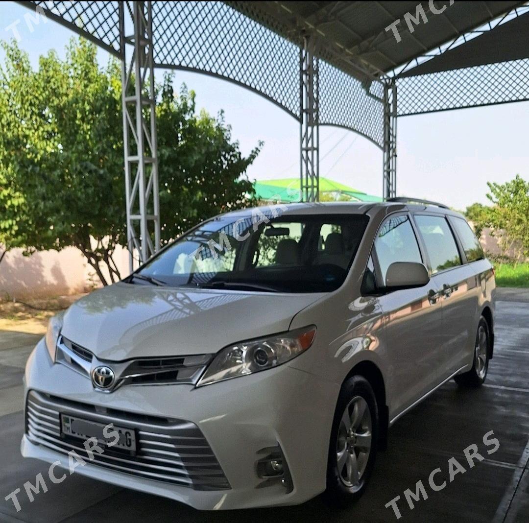 Toyota Sienna 2017 - 350 000 TMT - Бузмеин - img 3