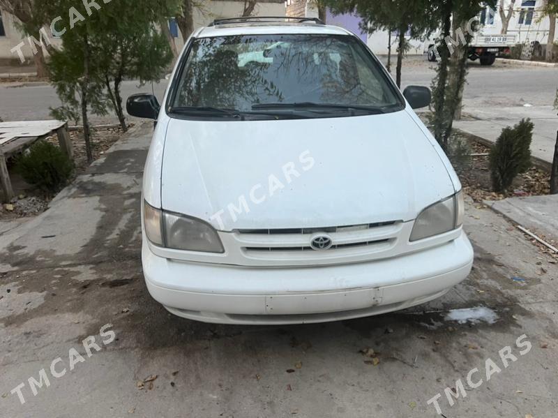 Toyota Sienna 2000 - 105 000 TMT - Балканабат - img 3