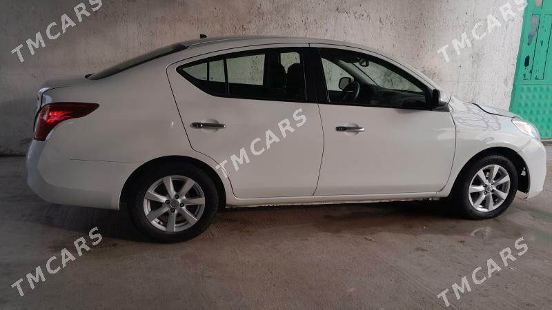 Nissan Versa 2011 - 96 000 TMT - Тязе заман - img 2