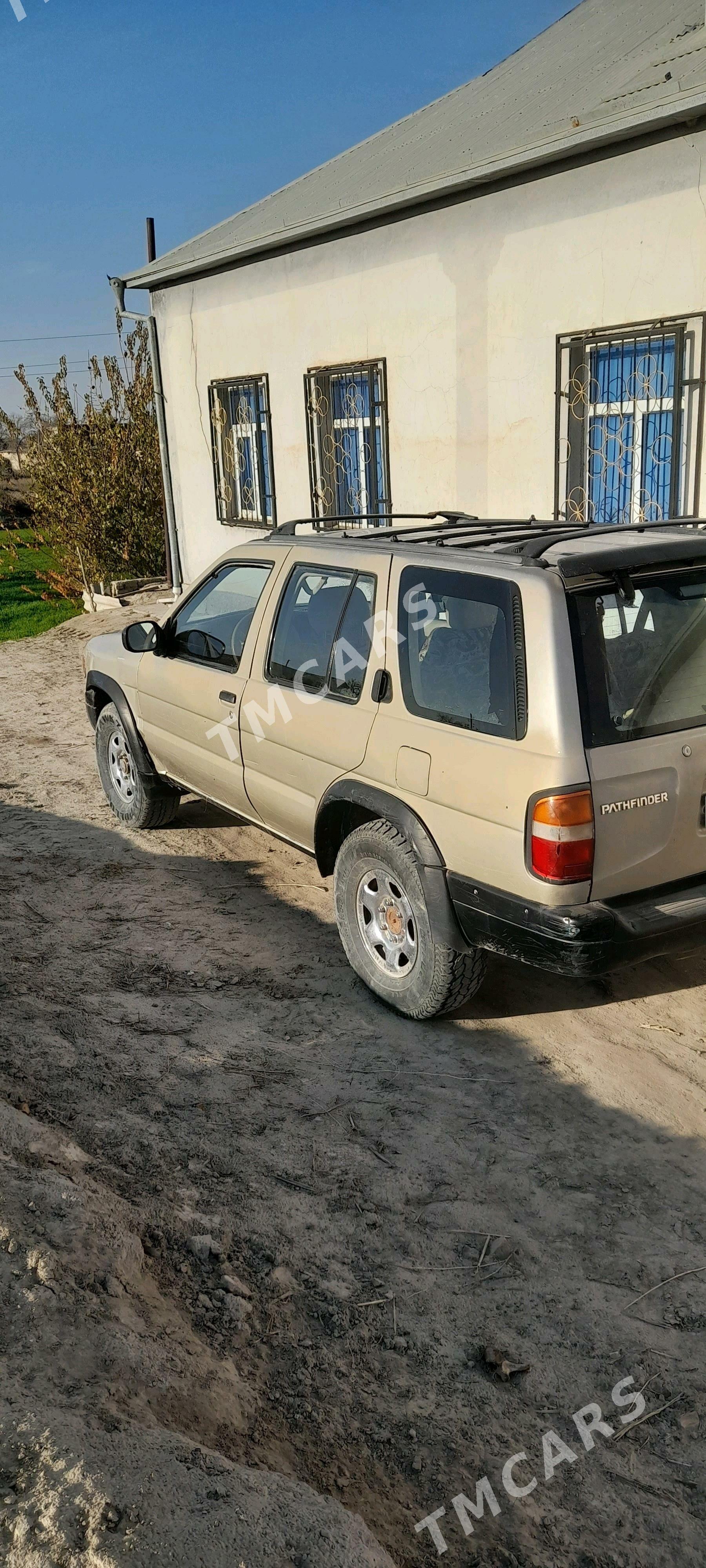 Nissan Pathfinder 1998 - 42 000 TMT - Халач - img 4