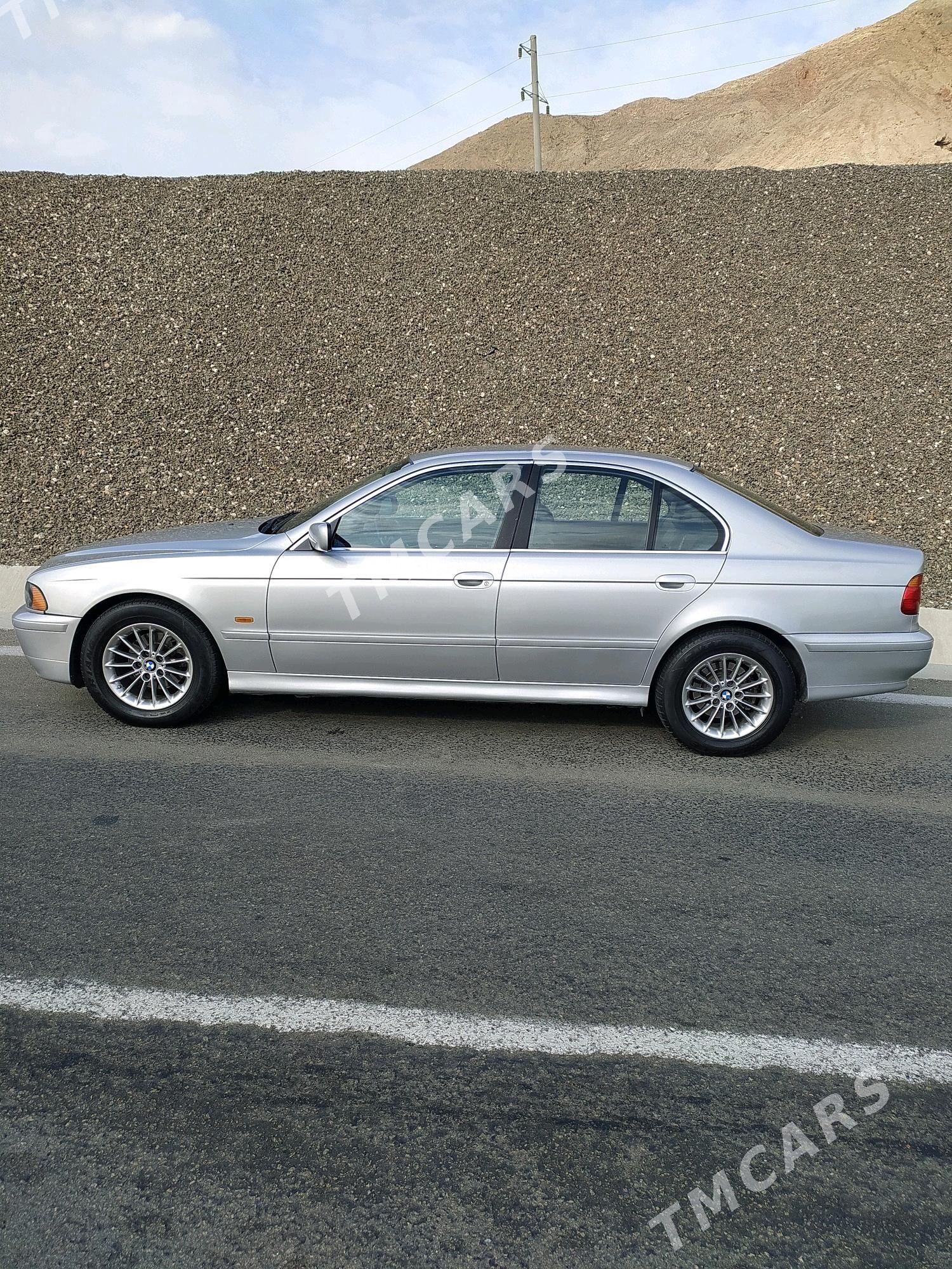 BMW E39 2002 - 110 000 TMT - Türkmenbaşy - img 4