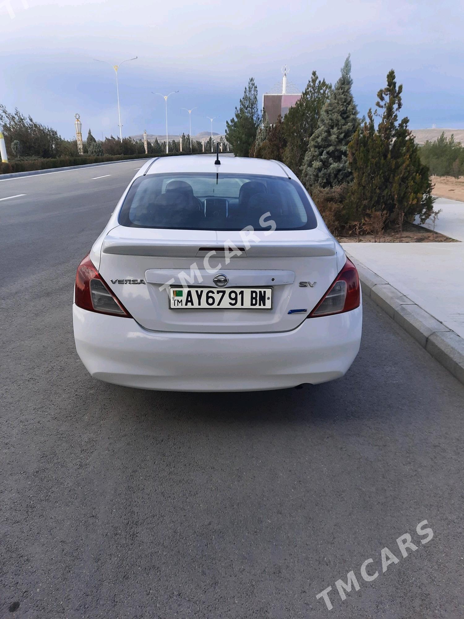 Nissan Versa 2013 - 100 000 TMT - Туркменбаши - img 4