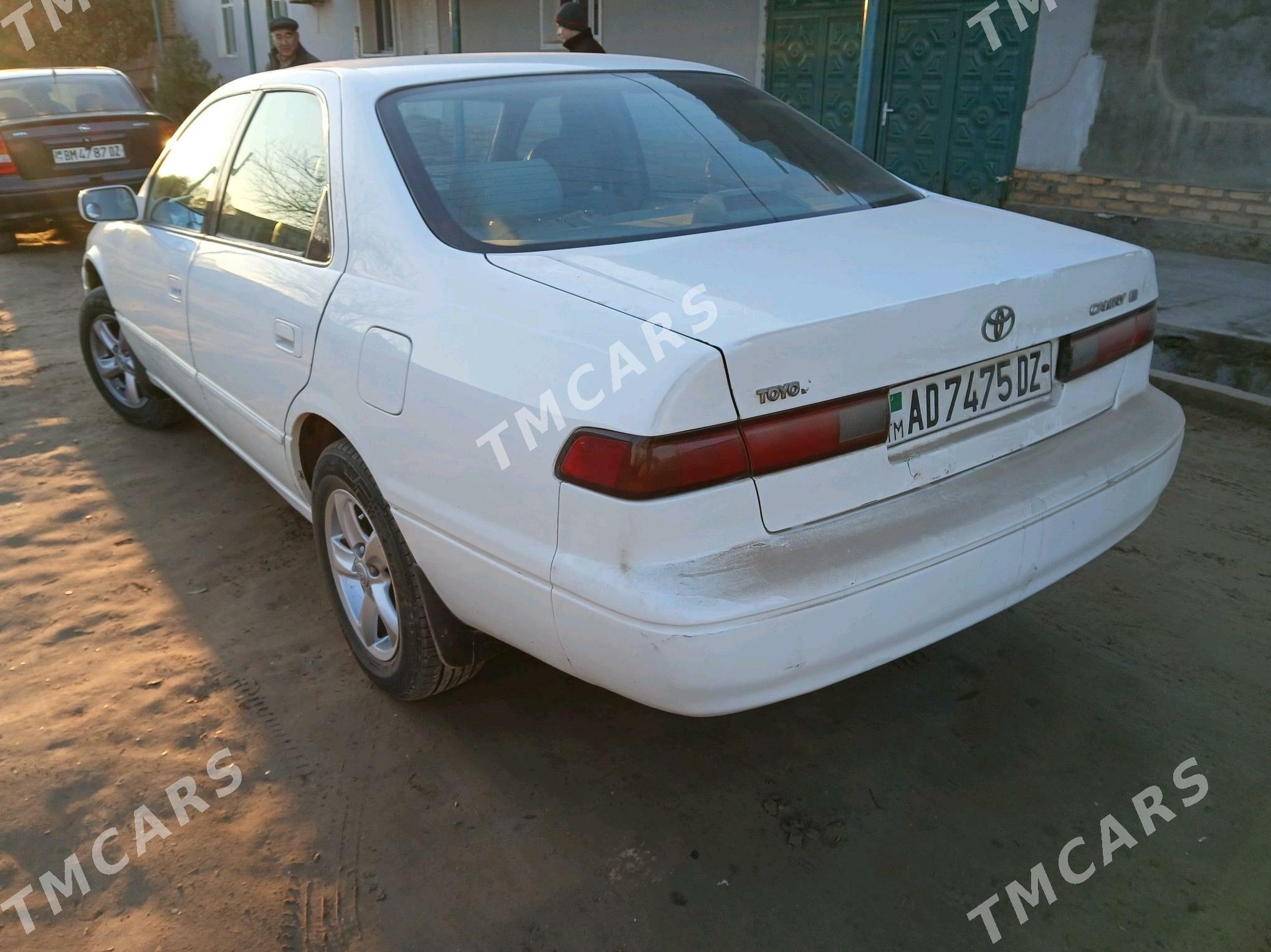 Toyota Camry 1998 - 100 000 TMT - Кёнеургенч - img 4