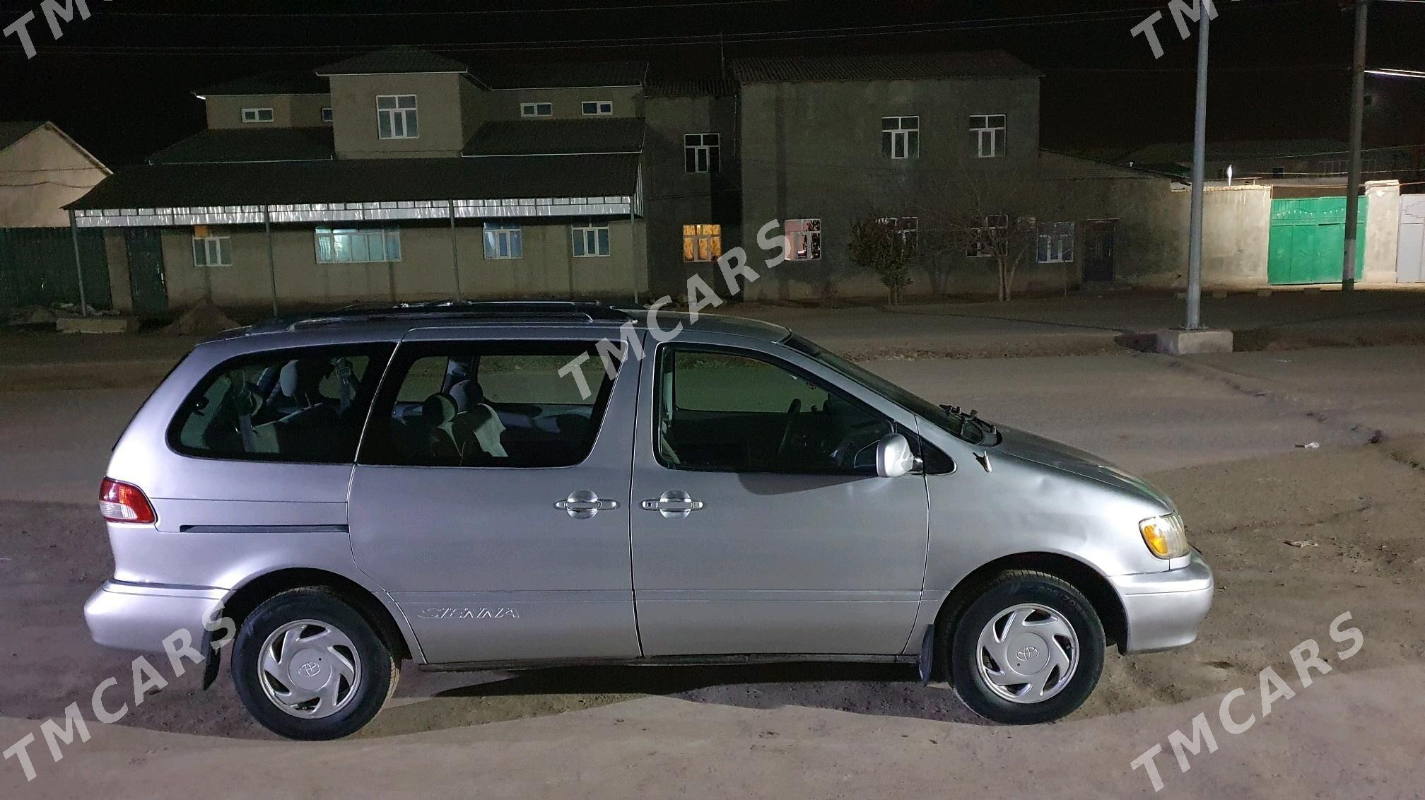 Toyota Sienna 2002 - 115 000 TMT - Köneürgenç - img 2