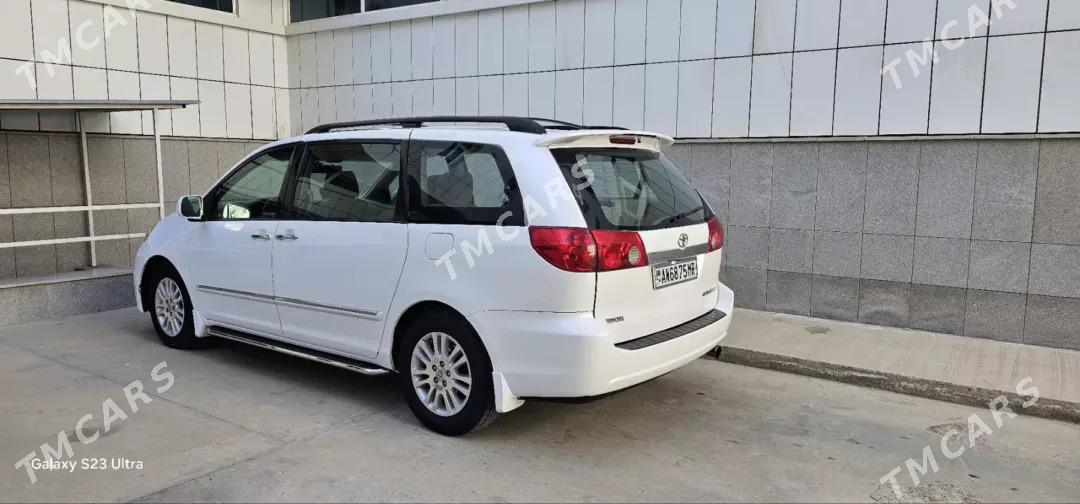 Toyota Sienna 2004 - 220 000 TMT - Мары - img 3