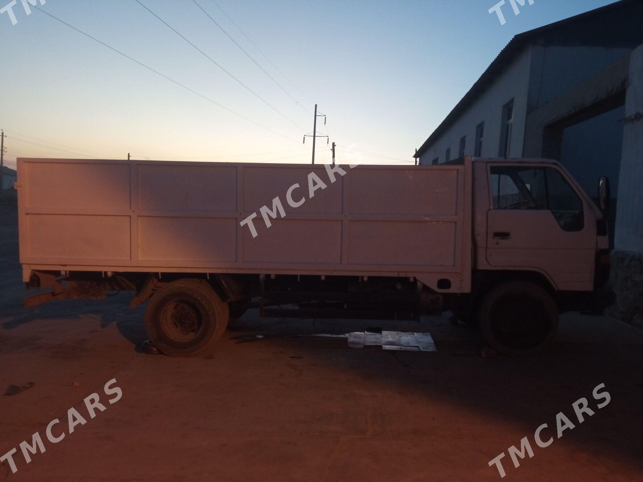 Toyota Dyna 2003 - 70 000 TMT - Керки - img 3