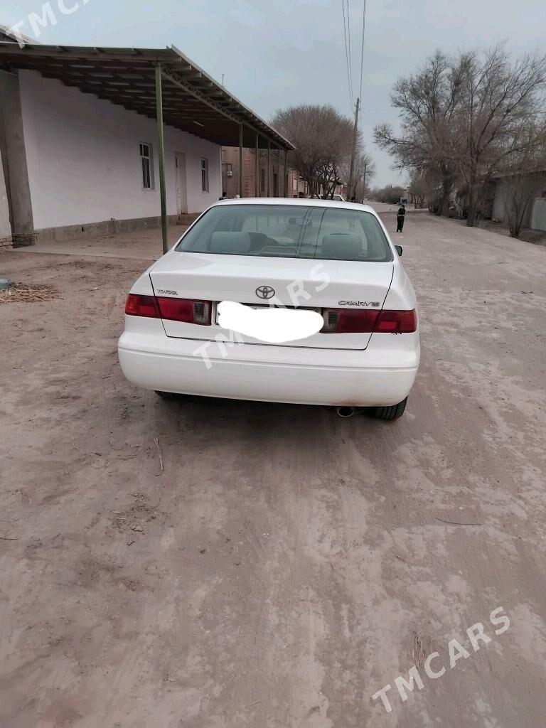 Toyota Camry 2001 - 130 000 TMT - Гурбансолтан Едже - img 2