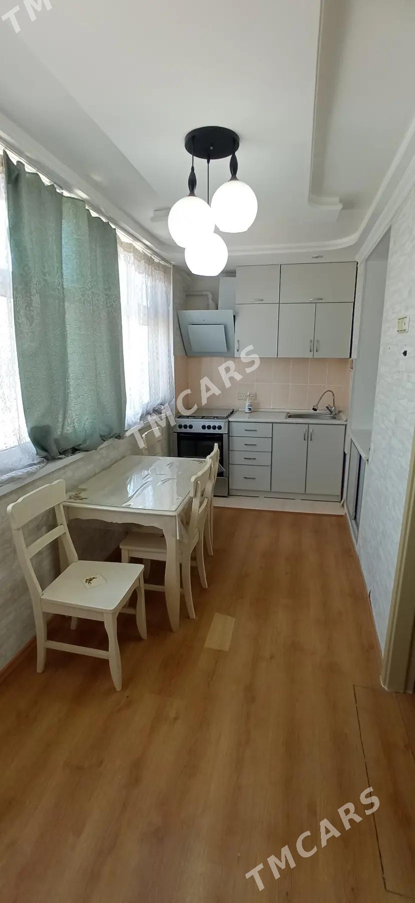 10mkr. 2 komnaty 52m² - 10 мкр - img 2