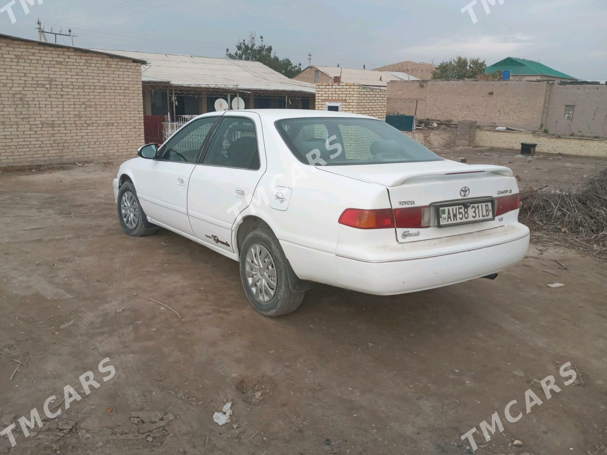 Toyota Camry 2000 - 135 000 TMT - Халач - img 5