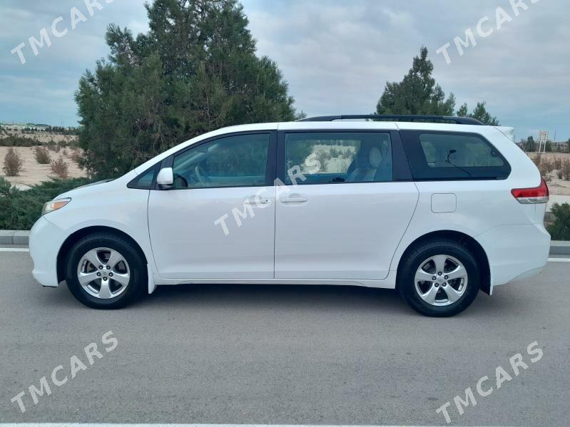 Toyota Sienna 2010 - 230 000 TMT - Türkmenbaşy - img 3