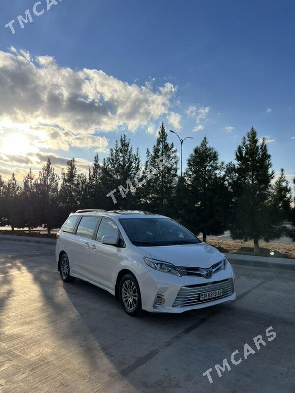 Toyota Sienna 2018 - 430 000 TMT - Täze zaman - img 3