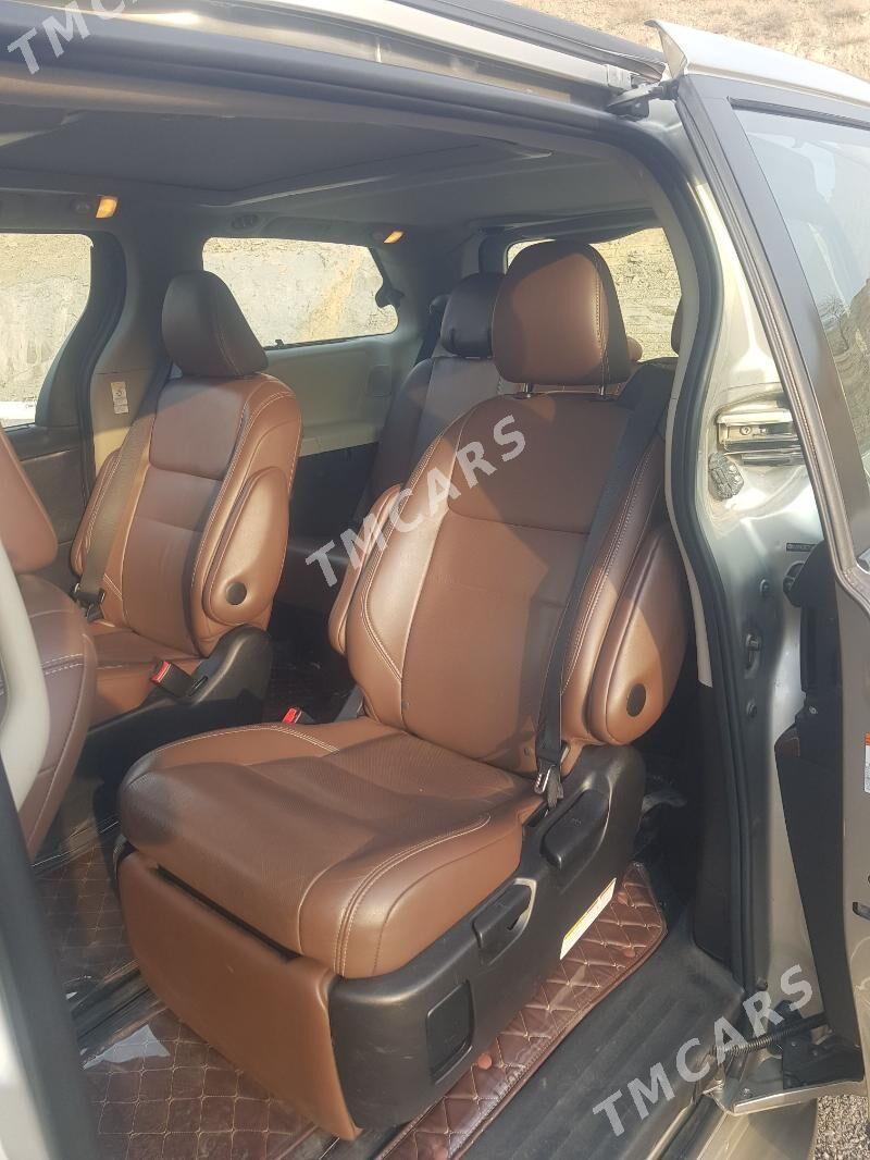 Toyota Sienna 2015 - 444 000 TMT - Ашхабад - img 3