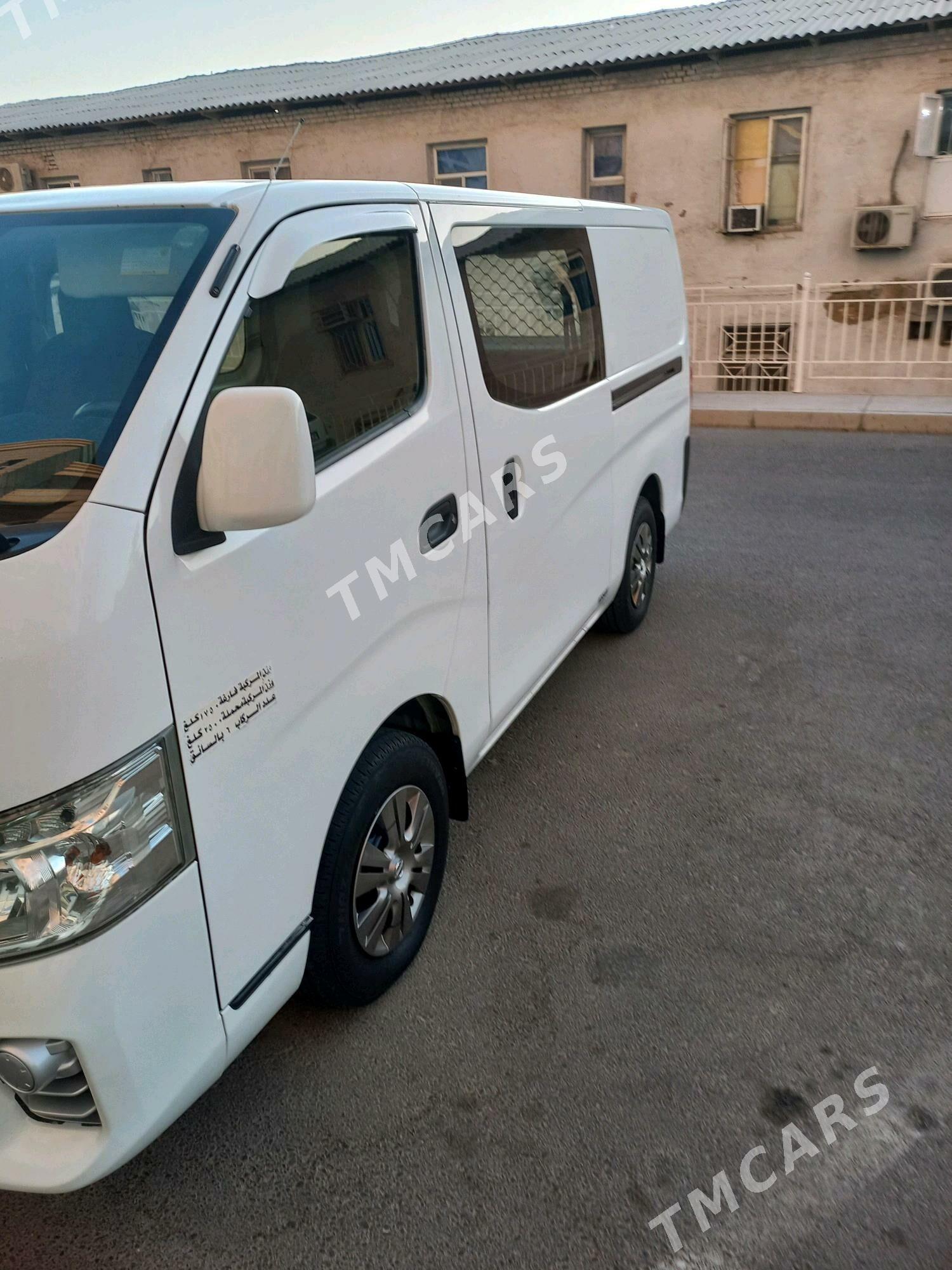 Nissan Urvan 2018 - 280 000 TMT - Mary - img 3