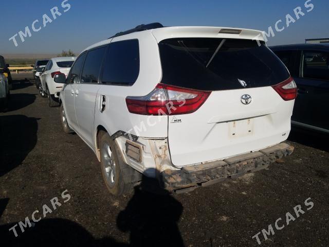 Toyota Sienna 2017 - 350 000 TMT - Кëши - img 3