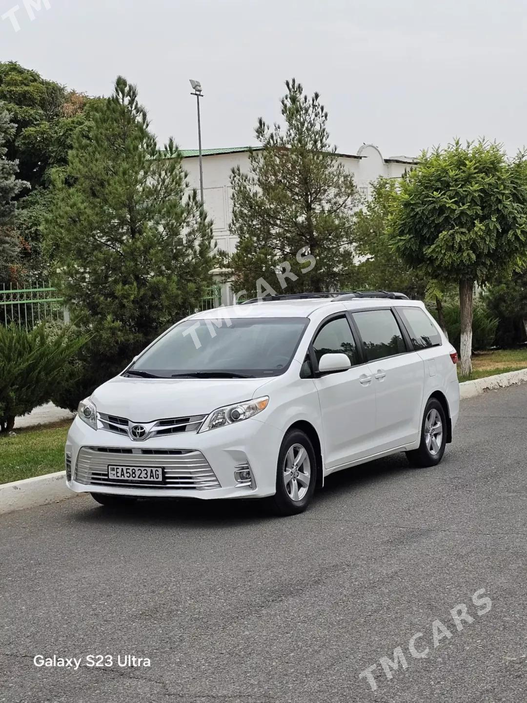 Toyota Sienna 2017 - 350 000 TMT - Кëши - img 9