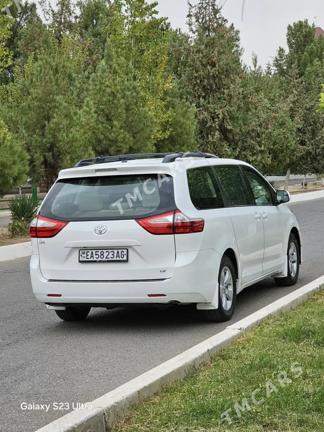 Toyota Sienna 2017 - 350 000 TMT - Кëши - img 8