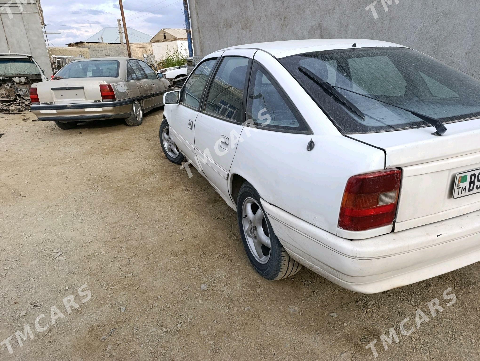 Opel Vectra 1992 - 15 000 TMT - Бахарден - img 4