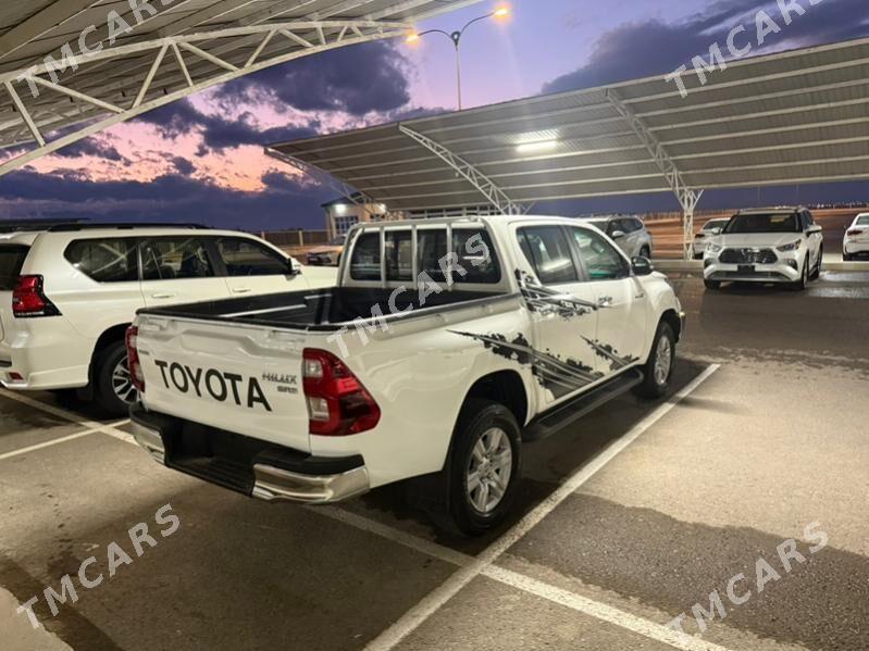 Toyota Hilux 2021 - 541 000 TMT - Aşgabat - img 9