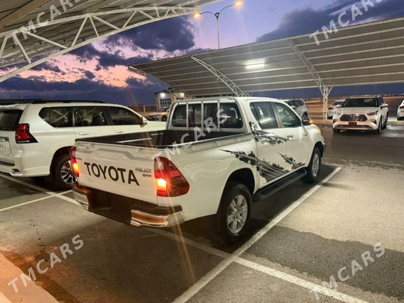 Toyota Hilux 2021 - 541 000 TMT - Aşgabat - img 8