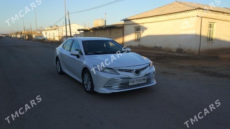 Toyota Camry 2019 - 250 000 TMT - Ýolöten - img 2