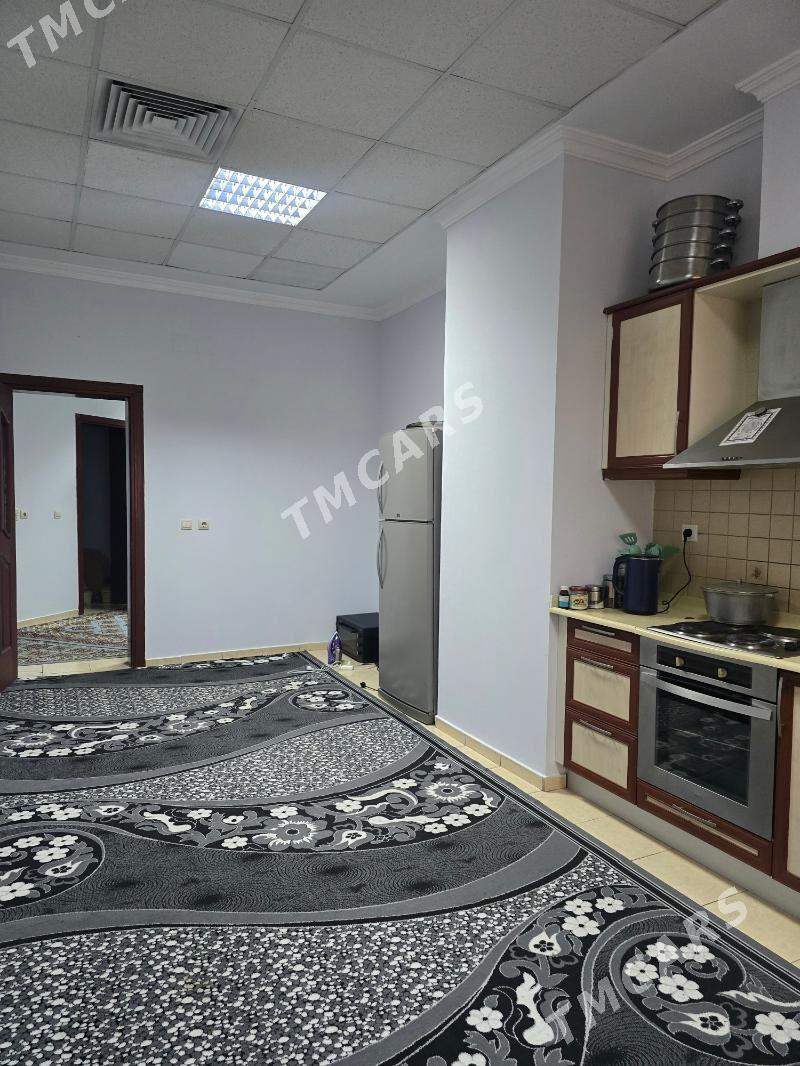 Eyesinde Padwoyskiy 4kom 180m² - ул. Подвойского (Битарап Туркменистан шаёлы) - img 4