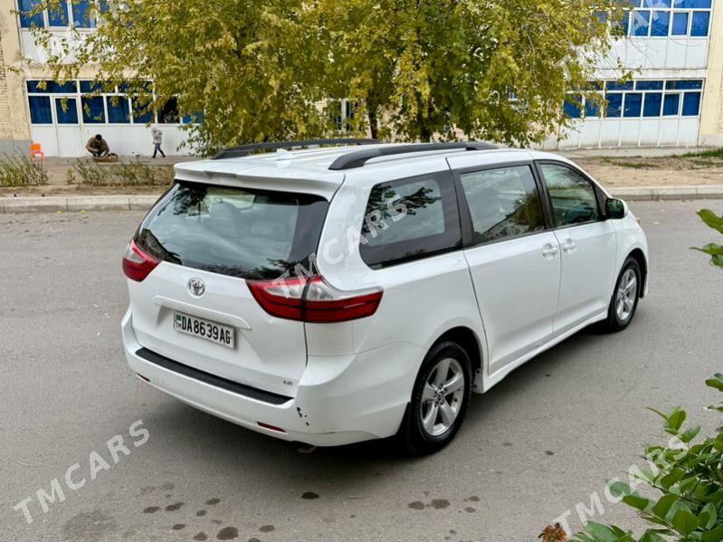 Toyota Sienna 2018 - 360 000 TMT - Ашхабад - img 9