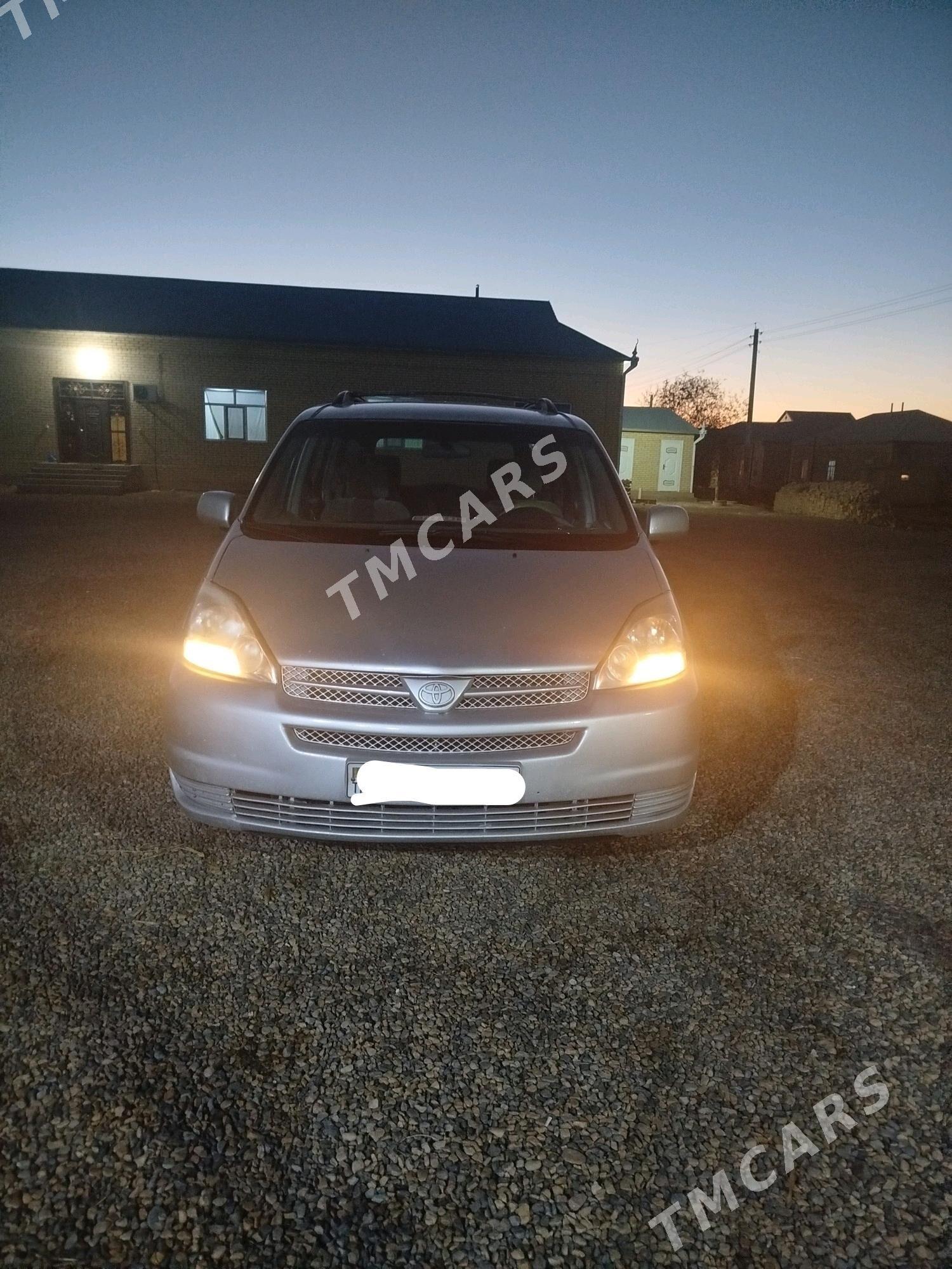 Toyota Sienna 2004 - 150 000 TMT - Векильбазар - img 2