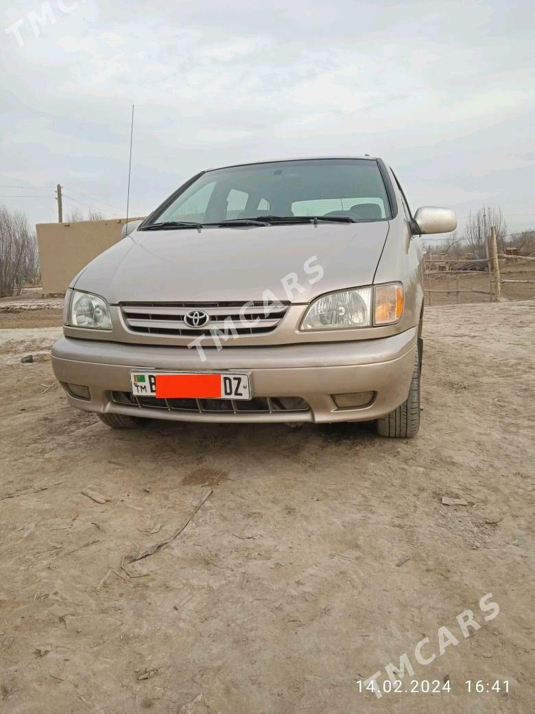 Toyota Sienna 2002 - 145 000 TMT - етр. Туркменбаши - img 2