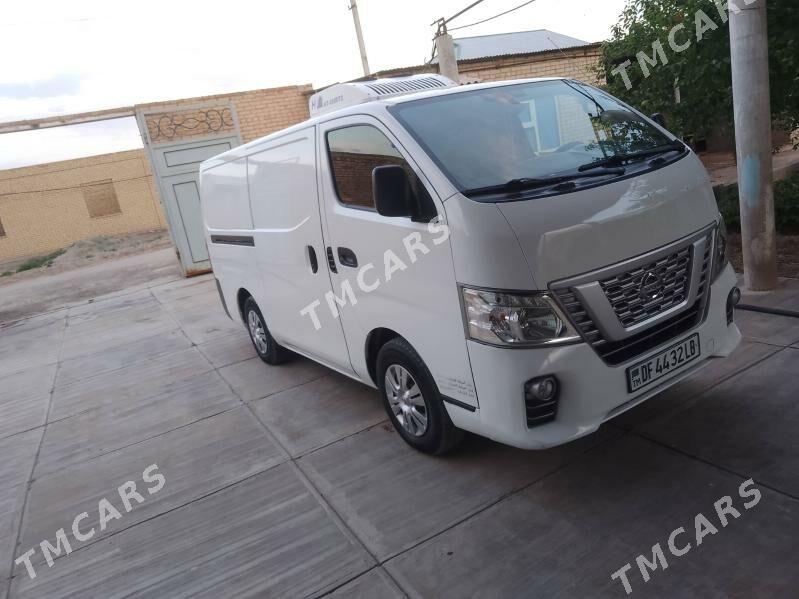 Nissan Urvan 2019 - 320 000 TMT - Саят - img 3