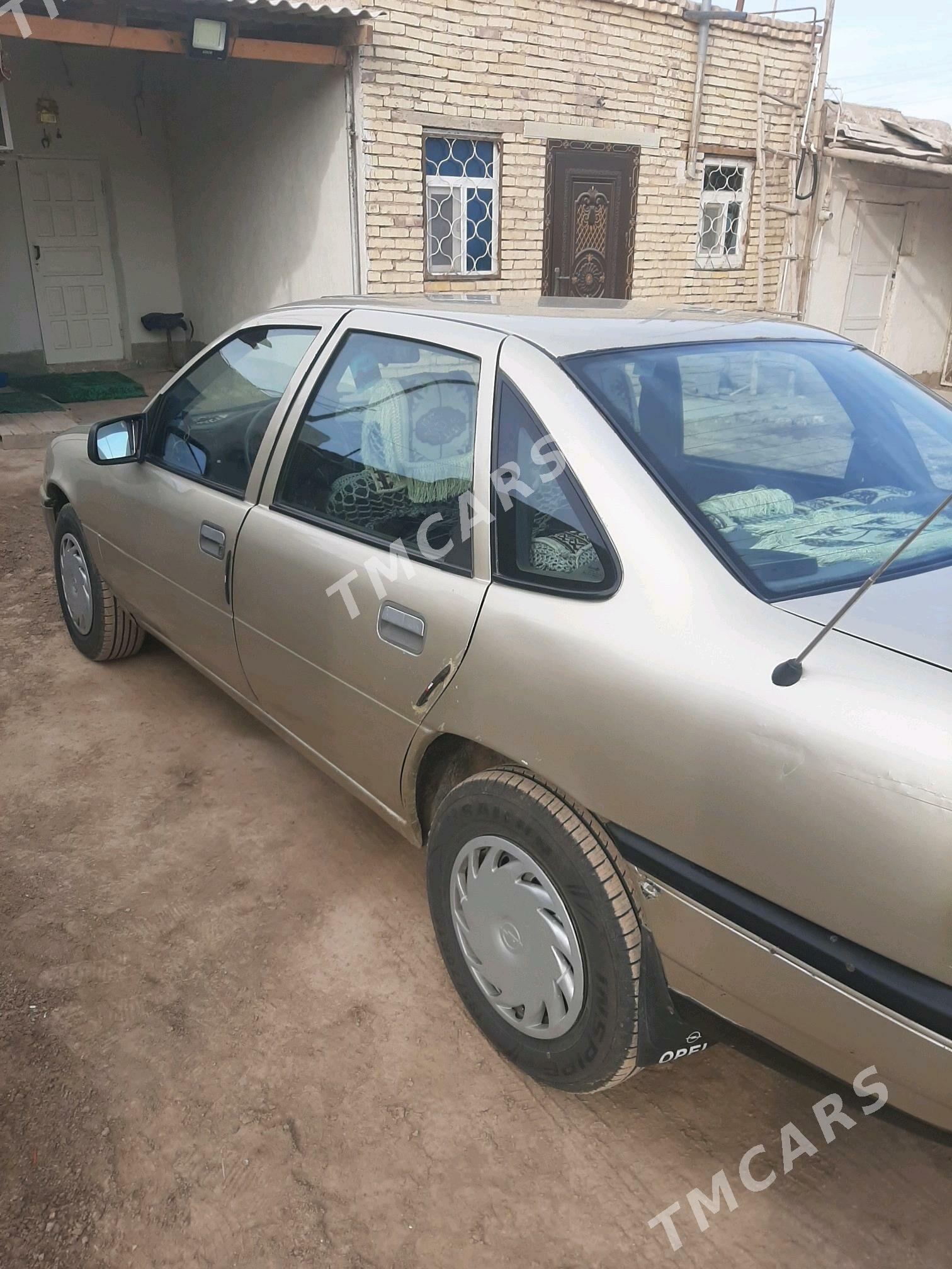 Opel Vectra 1990 - 40 000 TMT - Гурбансолтан Едже - img 3