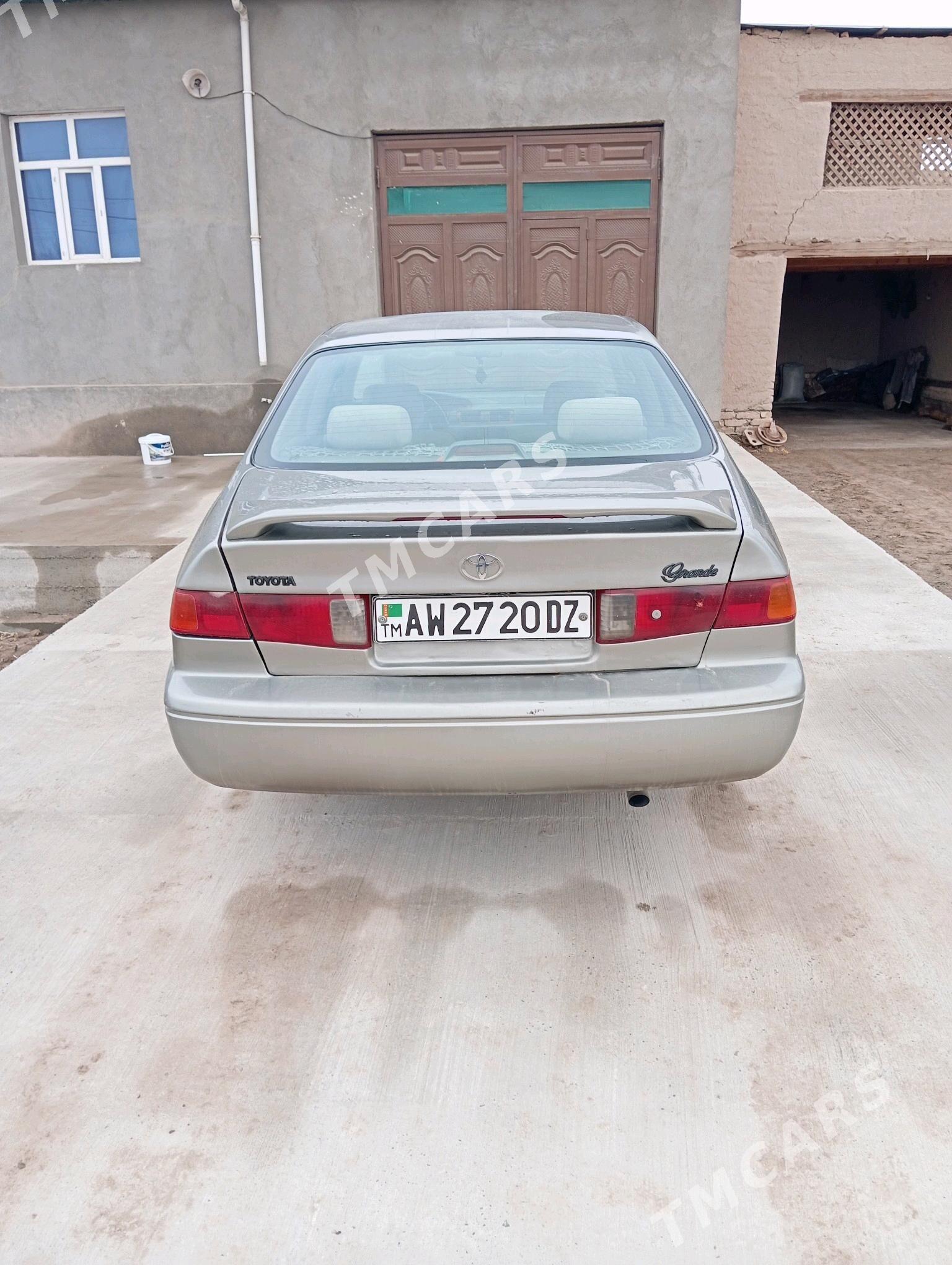 Toyota Camry 2000 - 110 000 TMT - Köneürgenç - img 5