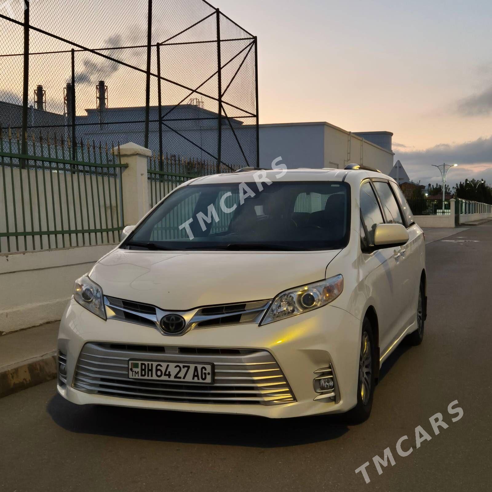 Toyota Sienna 2018 - 500 000 TMT - Ашхабад - img 3