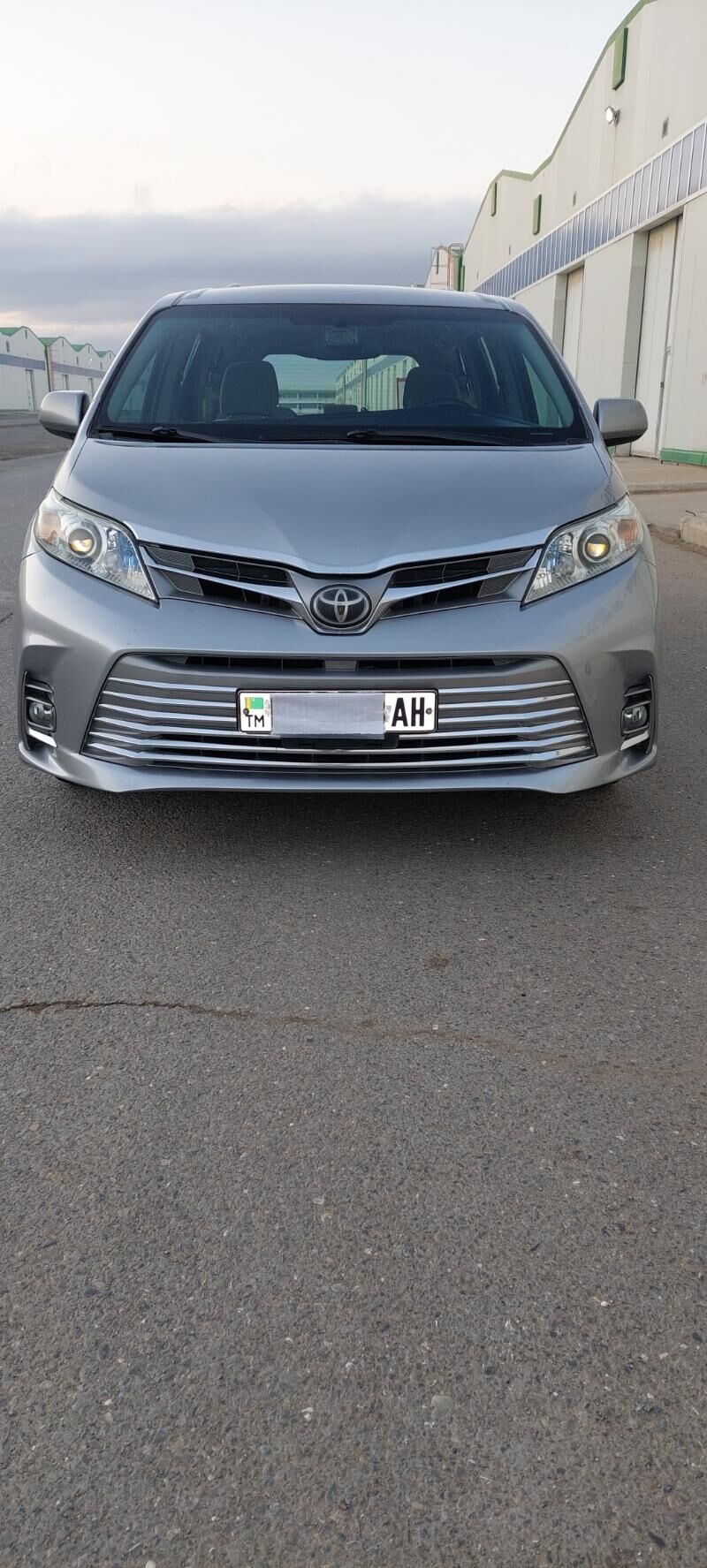 Toyota Sienna 2018 - 360 000 TMT - Улица Г. Кулиева (Объездная) - img 10